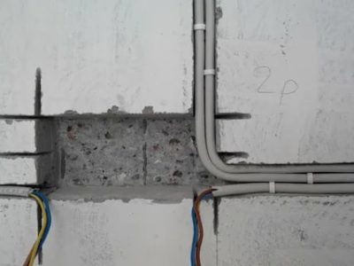 Как правильно укладывать провода в стену