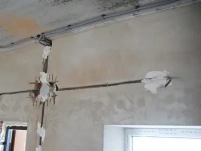 Как правильно укладывать провода в стену