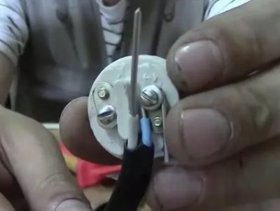 Как правильно подключить провода к патрону