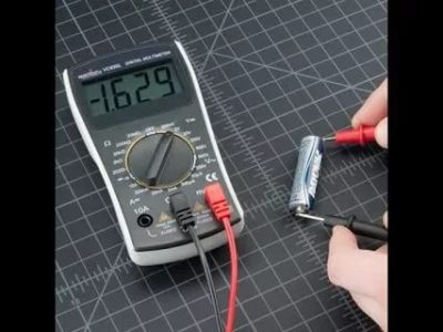 Как с помощью мультиметра проверить заряд батарейки