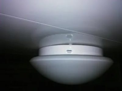 Как снять плафон с круглого потолочного светильника